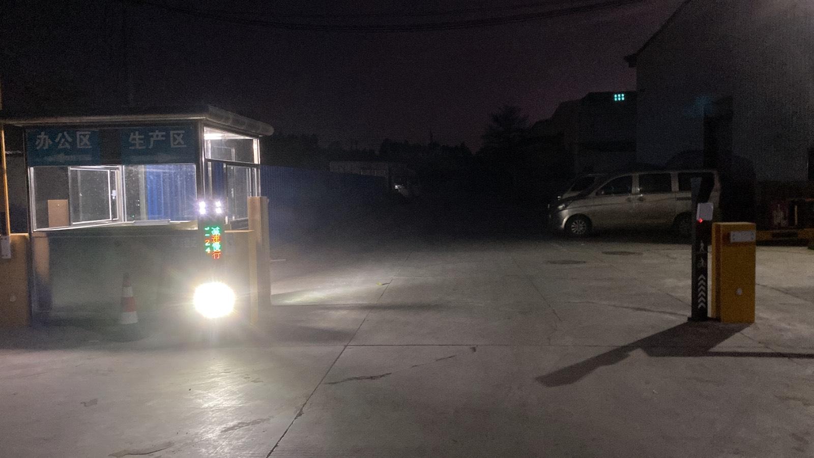 南宁青秀区屠宰场车牌识别道闸落地案例——电动车道