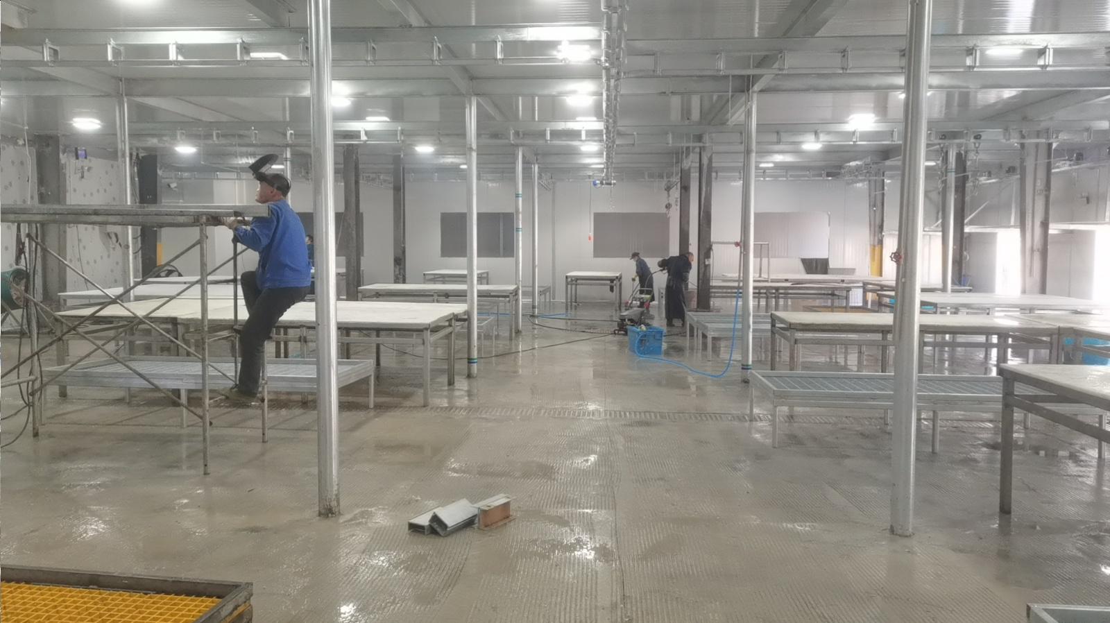 南宁青秀屠宰场高清监控系统安装落地案例——车间安装画面 南宁青秀屠宰场高清监控系统安装落地案例——车间安装画面